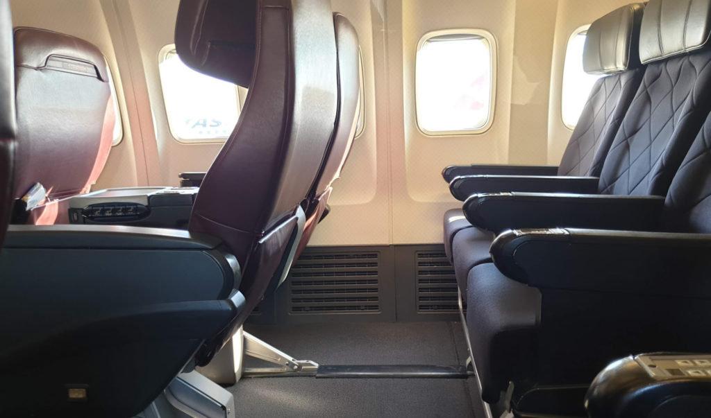 Qantas Boeing 737 Row 4 Seat