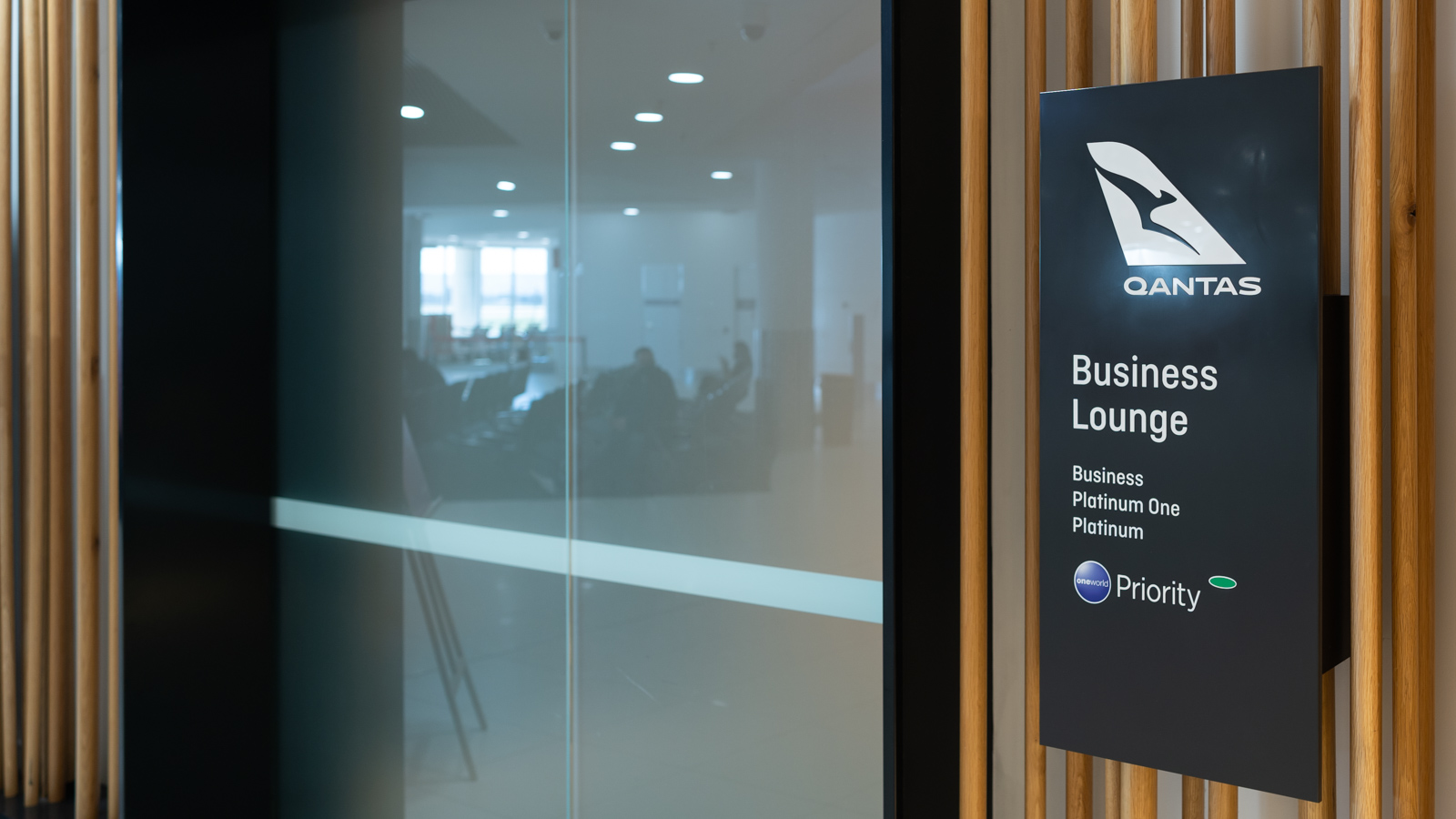 Review Qantas Domestic Business Lounge, Perth Point Hacks