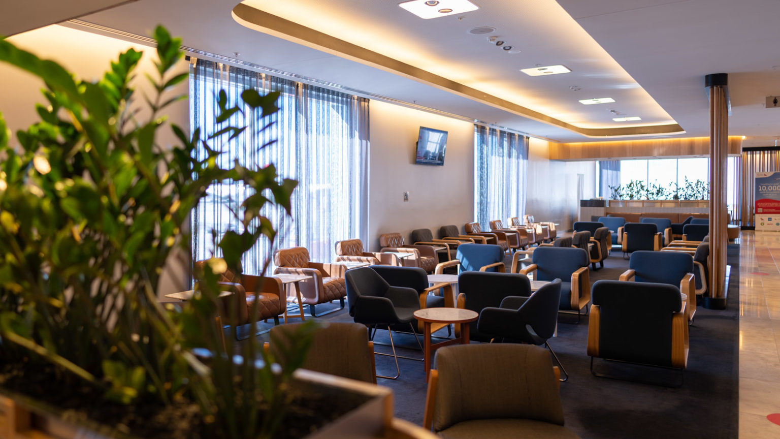 Review Qantas Domestic Business Lounge, Perth Point Hacks