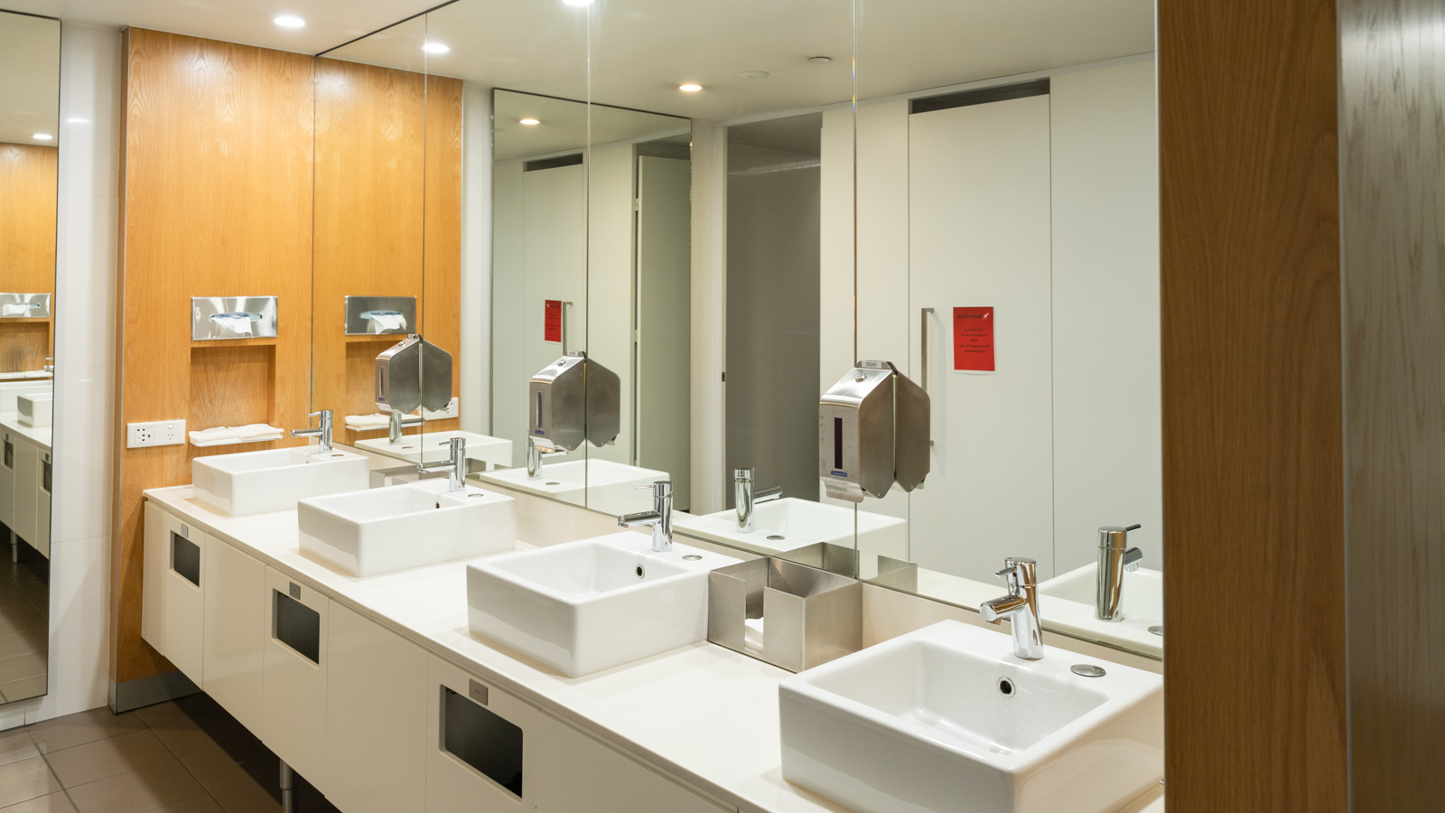 Qantas Club Adelaide bathroom