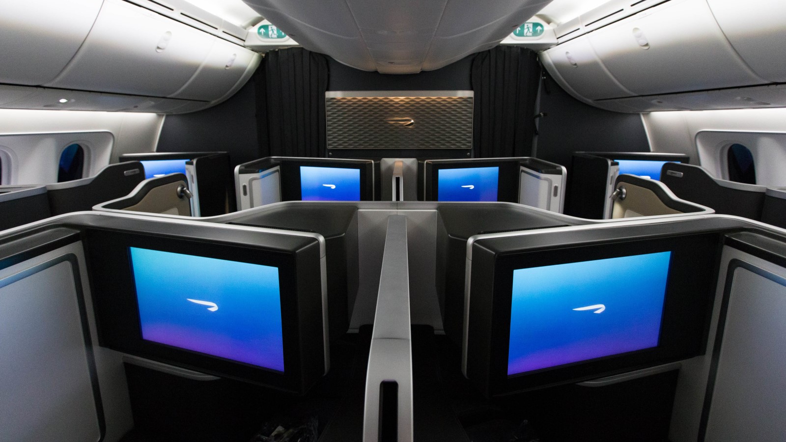 First class 5 турция отзывы. Боинг 787 Дримлайнер салон. Boeing 787-900 салон. Боинг 787 9 Бритиш. Боинг 787 первый класс.