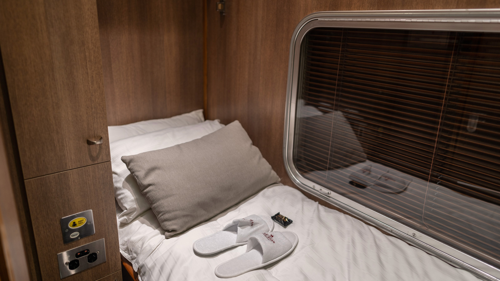 The Ghan Gold Single cabin bed