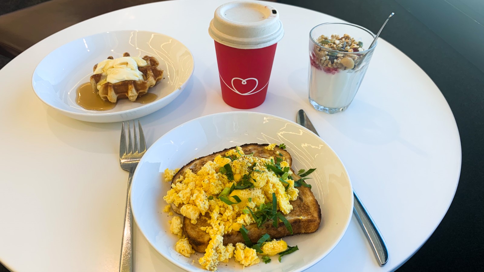 Virgin Australia Melbourne Lounge breakfast dishes