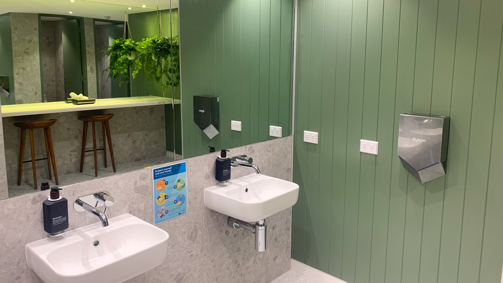 Virgin Australia Melbourne Lounge bathroom