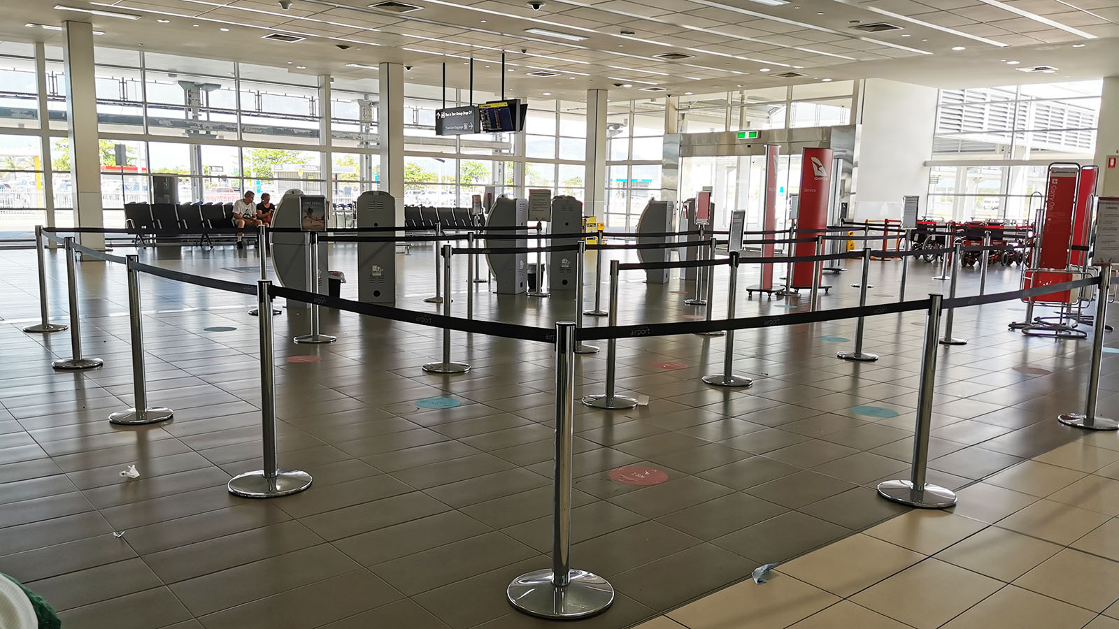 Cairns Airport check-in for Qantas Boeing 737 Business.