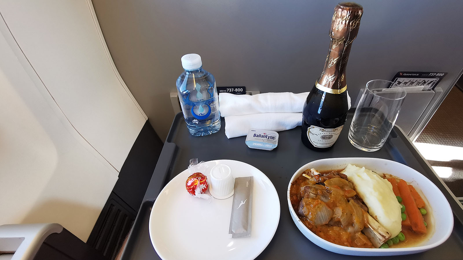Dining in Qantas Boeing 737 Business
