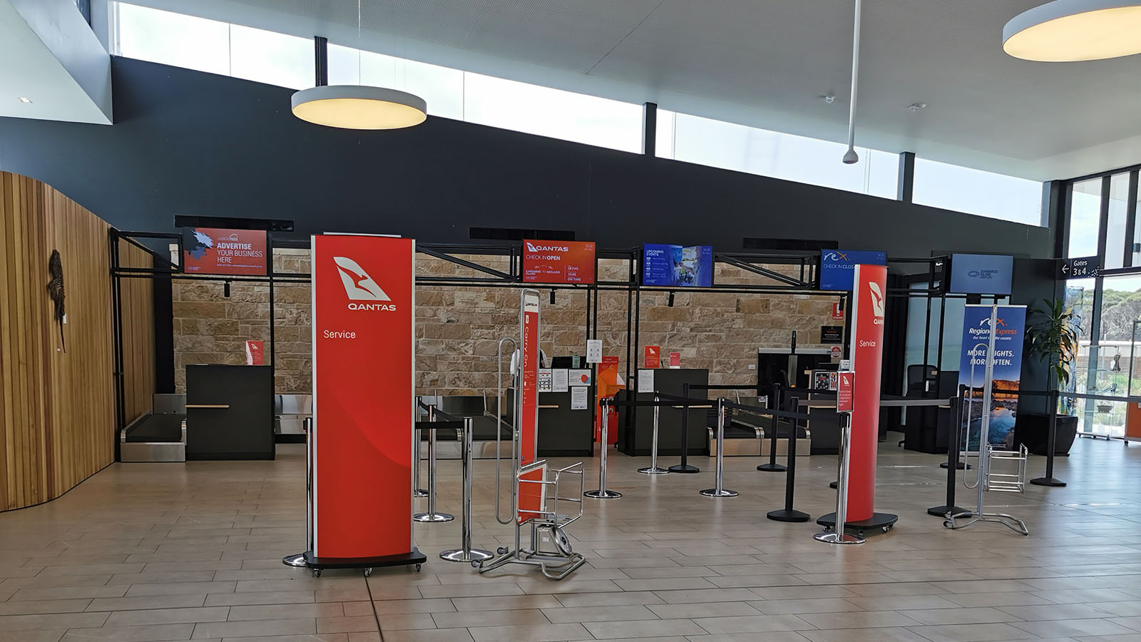 QantasLink check-in at Kingscote Airport