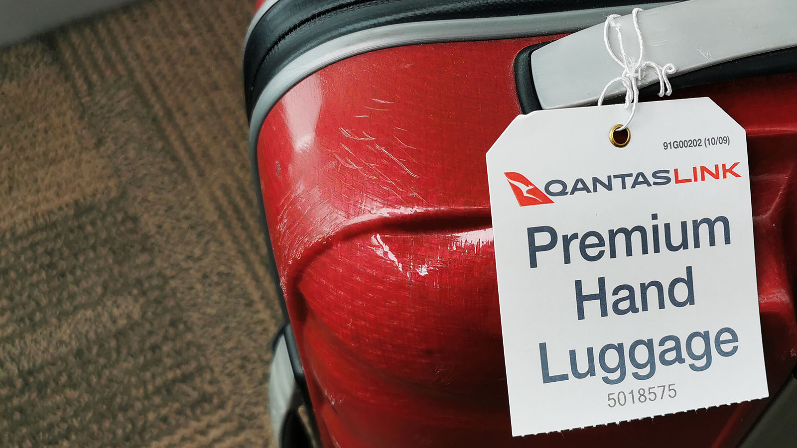 Premium hand luggage qantas on sale