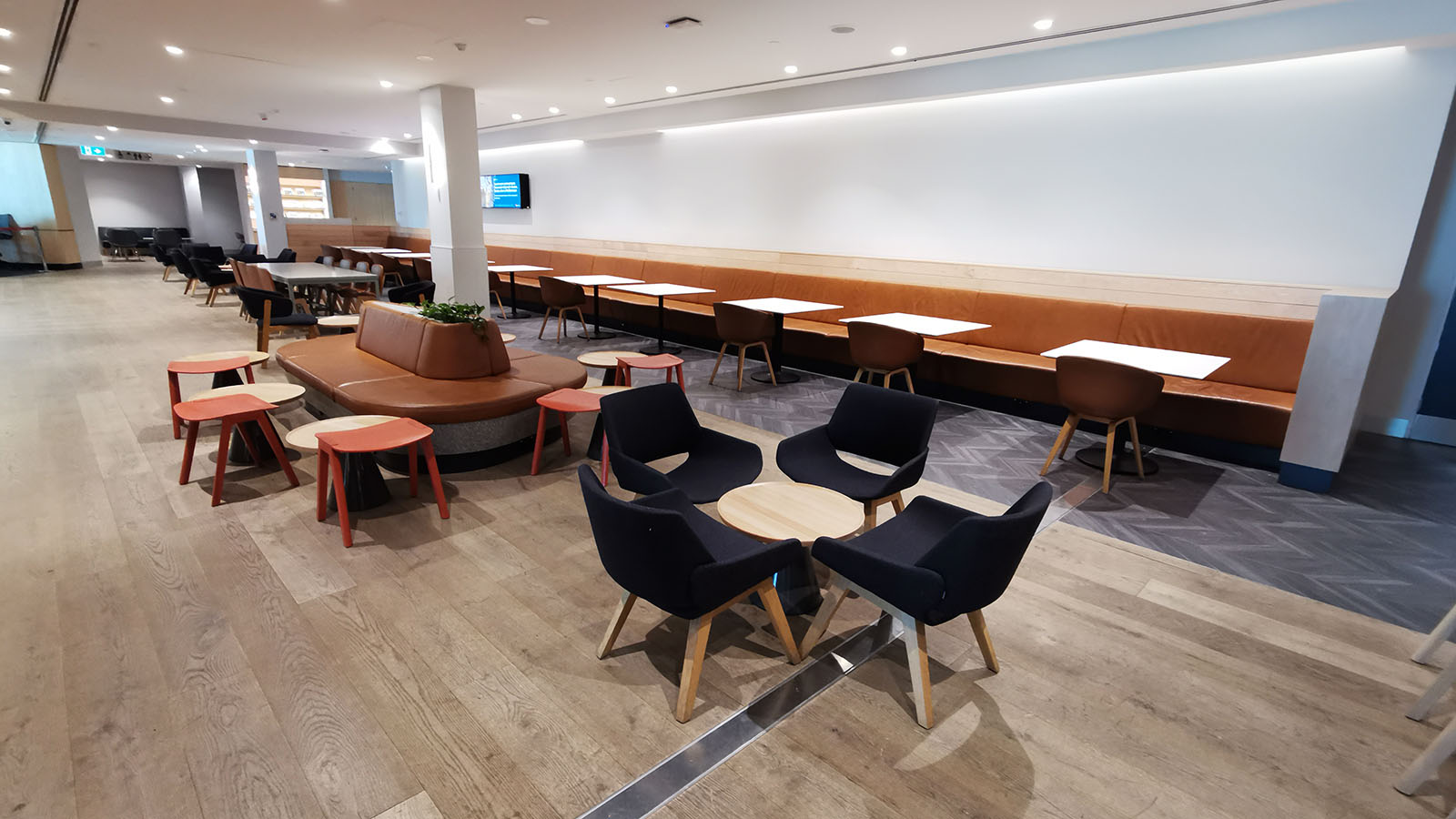 Qantas Club Melbourne group seating