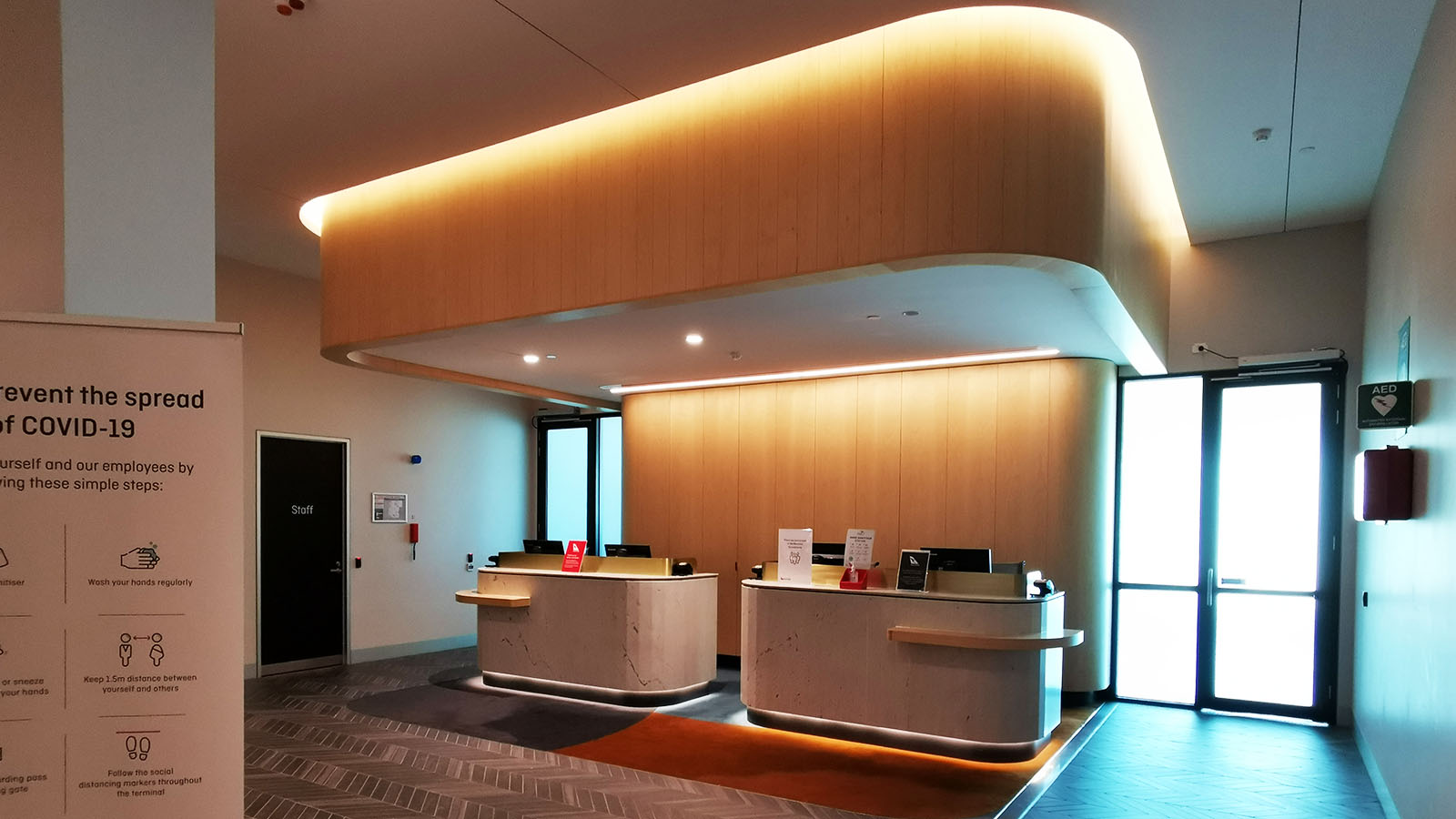 Qantas Club Melbourne service desk