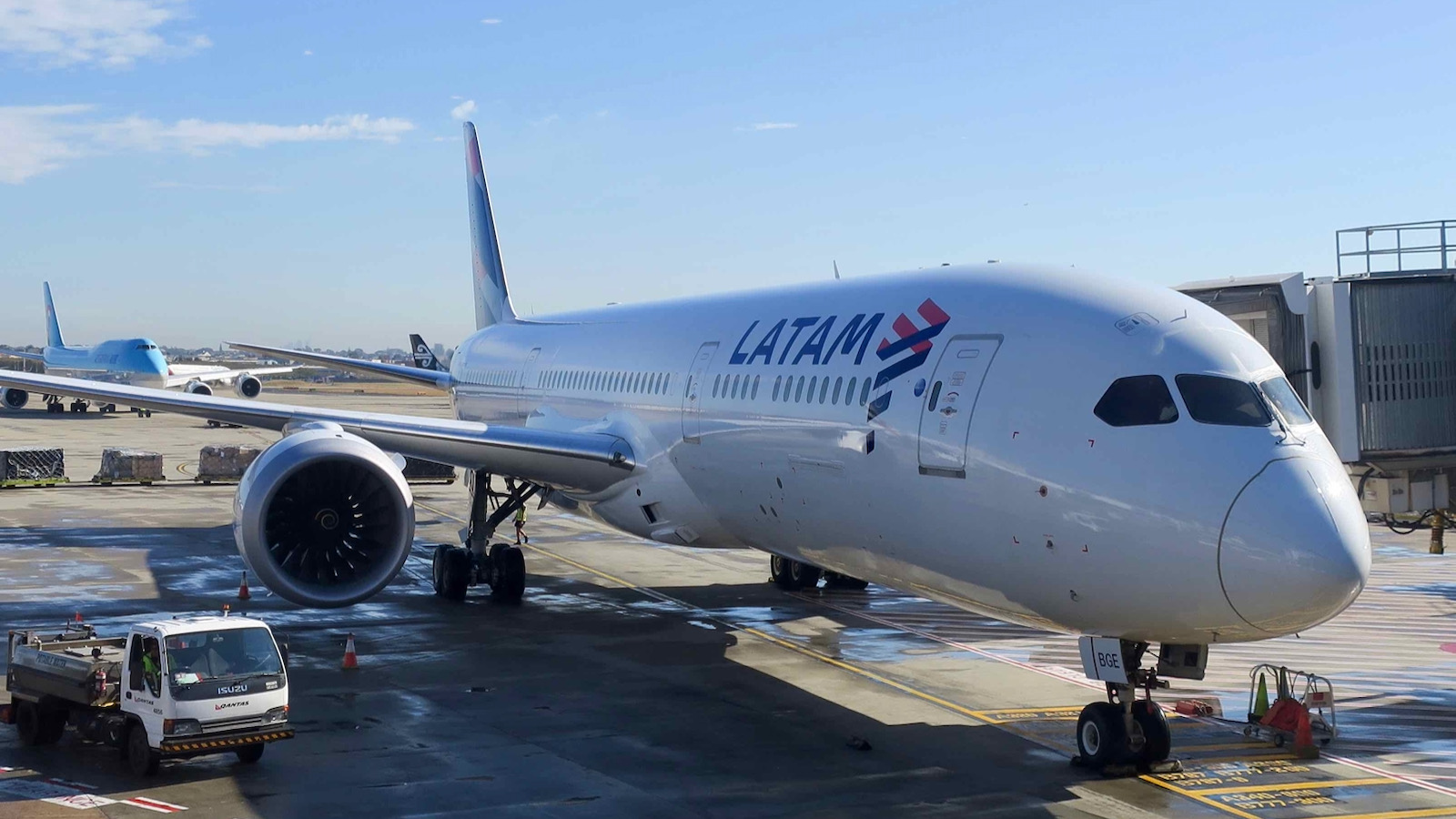 LATAM 787