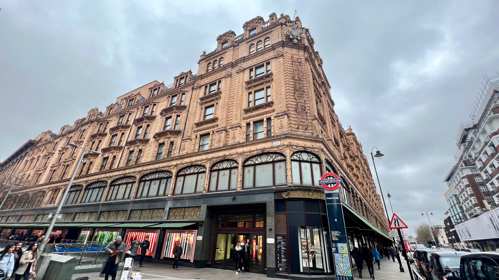 Harrods London building