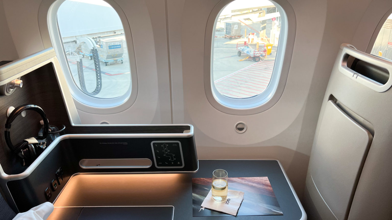 Why you need to experience flying Qantas Business Class to London ...