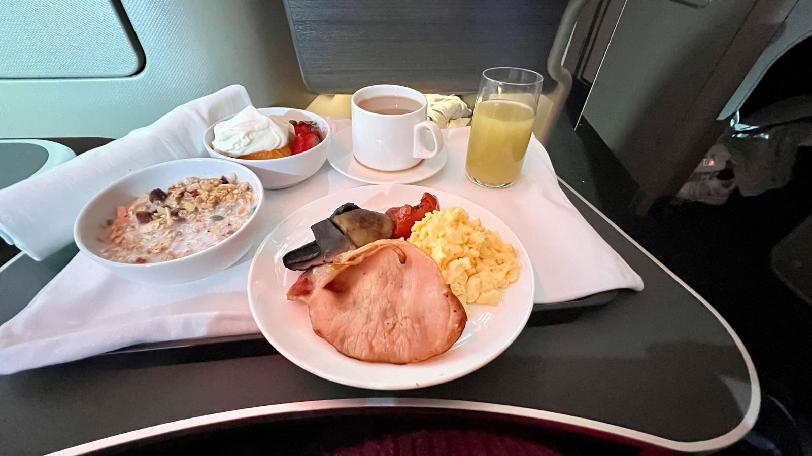 Qantas 787-9 Business Class breakfast