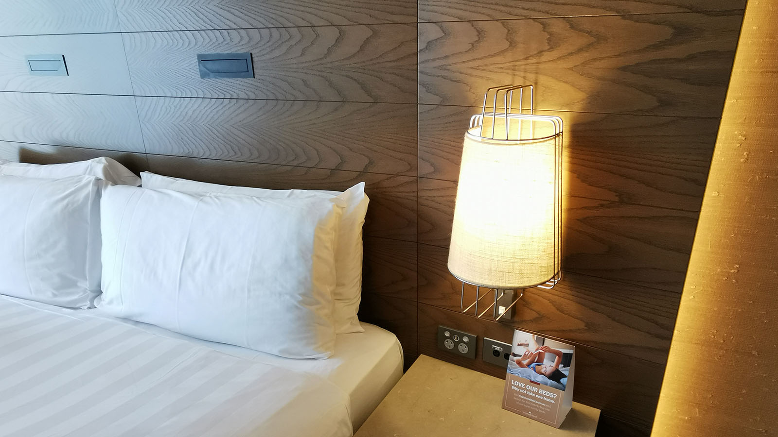 Pan Pacific Melbourne bedside power