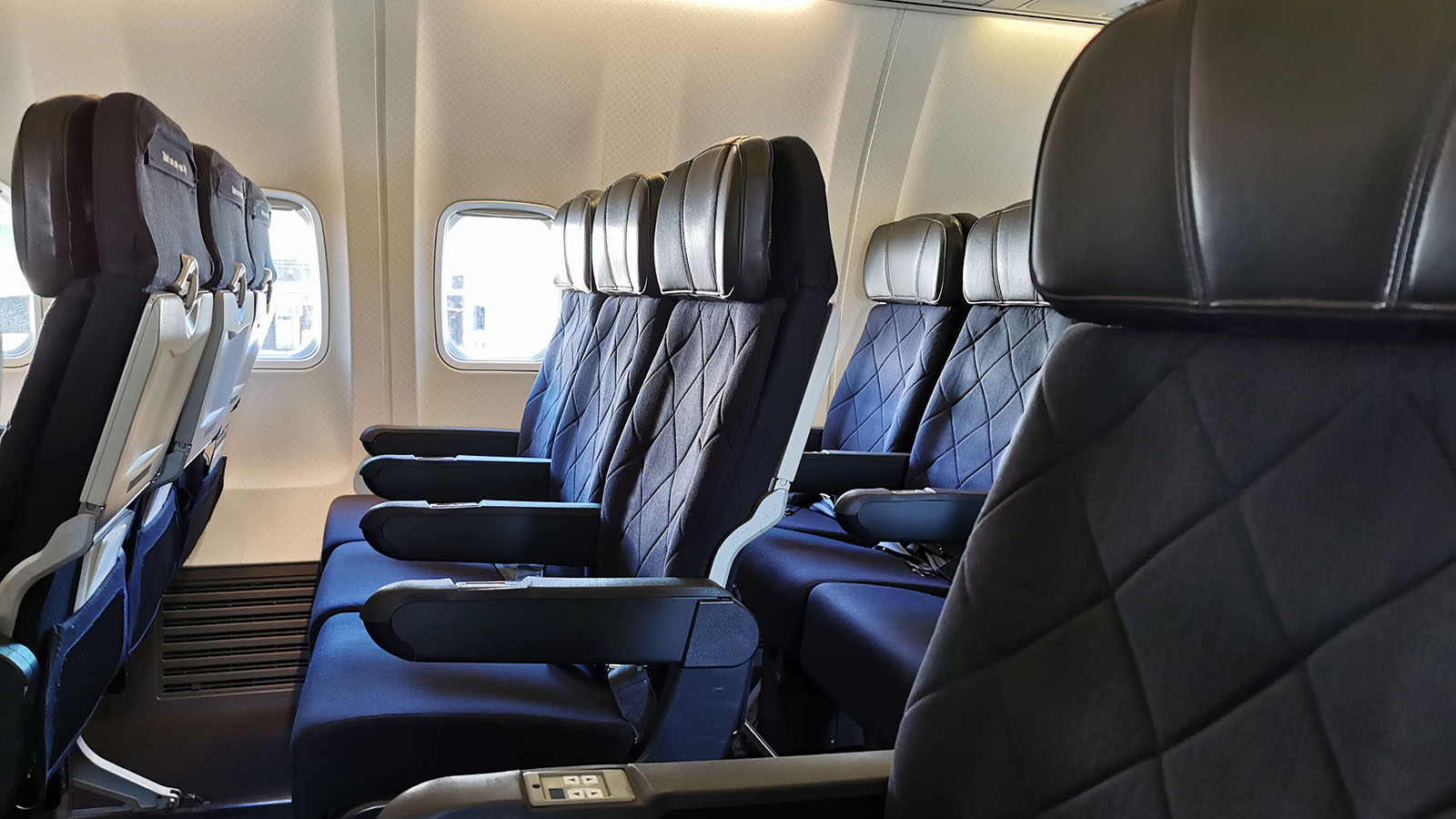 Qantas Boeing 737 Economy seat
