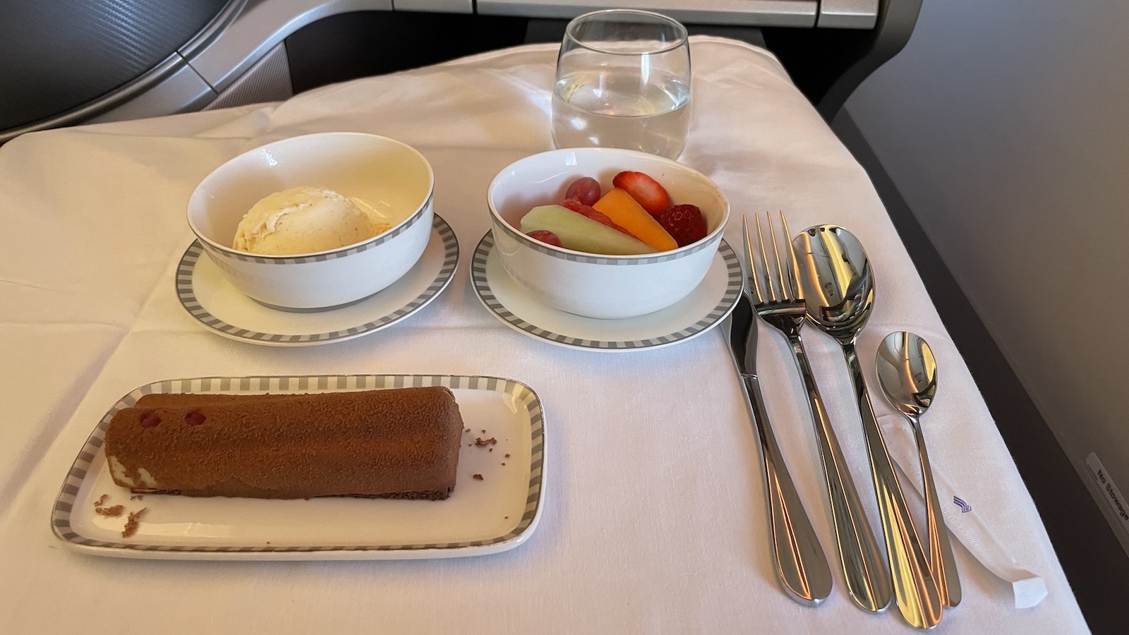 Singapore Airlines Business Class Dessert Cookies & Cream Cheesecake, Vanilla Ice-cream and Fruit