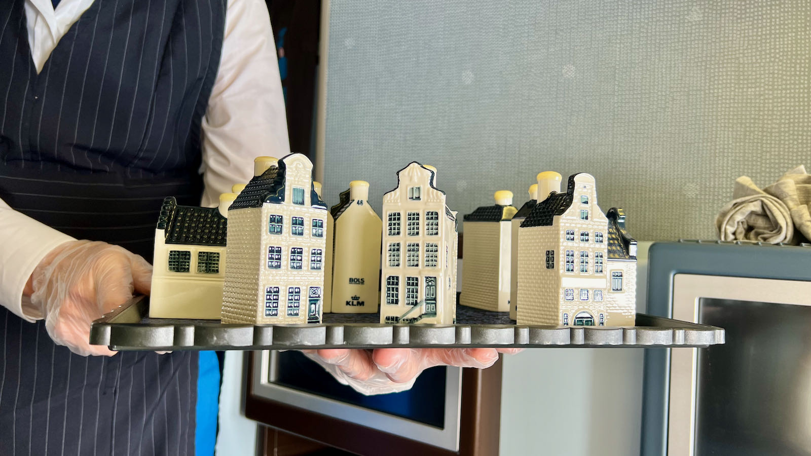 KLM Business collectable Delft gin houses