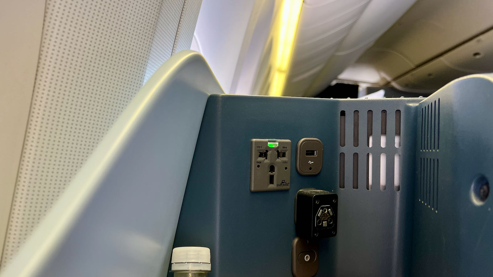 KLM Business charging ports