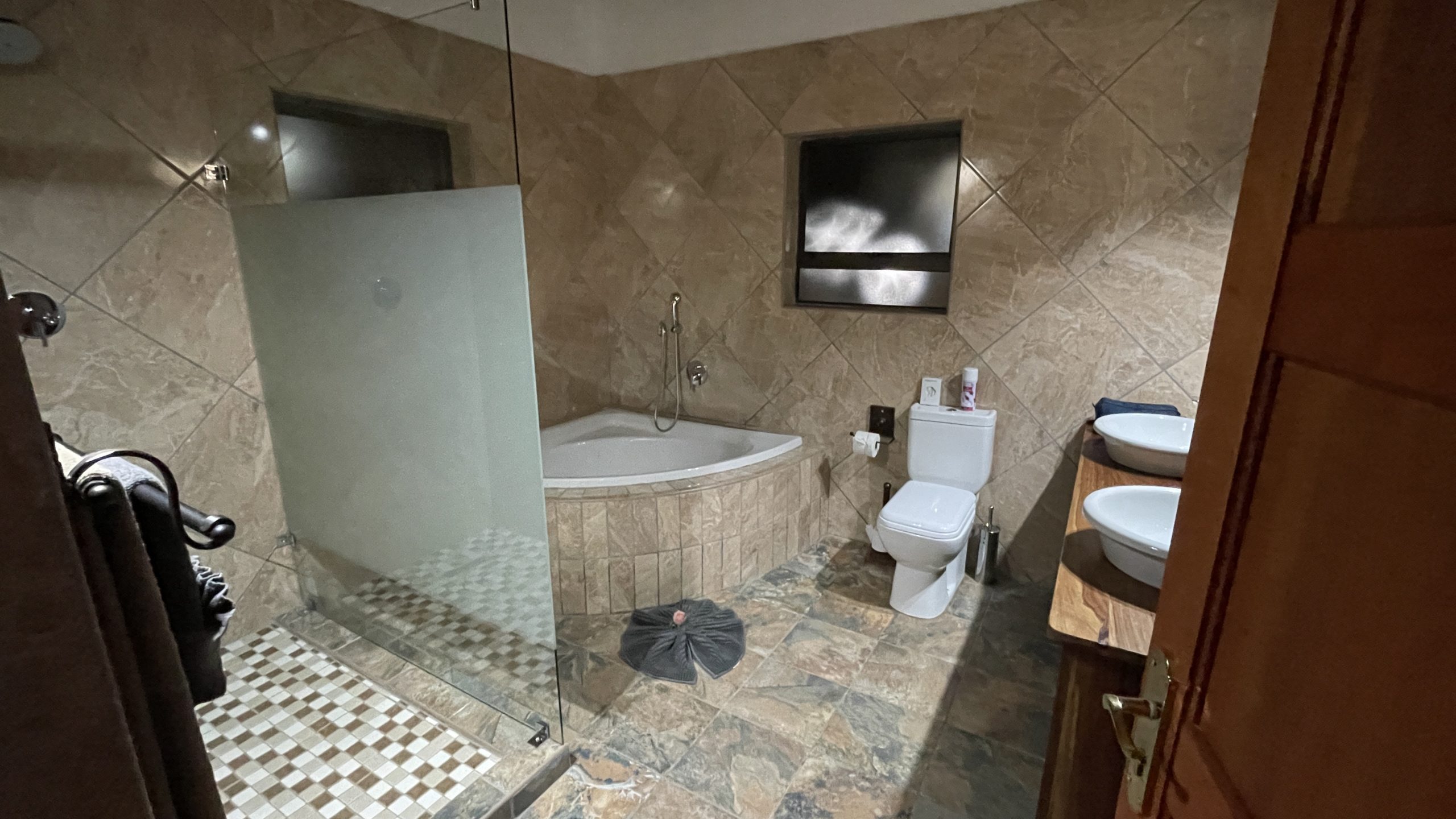 Sabatana Private Reserve Leopard Lodge Bathroom