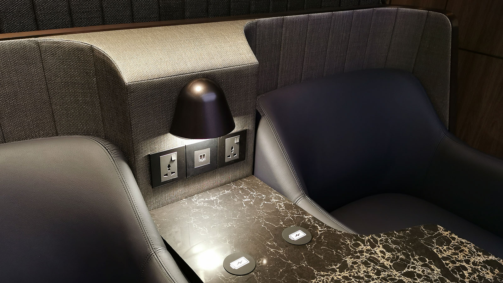 Singapore Airlines' SilverKris First Class Lounge