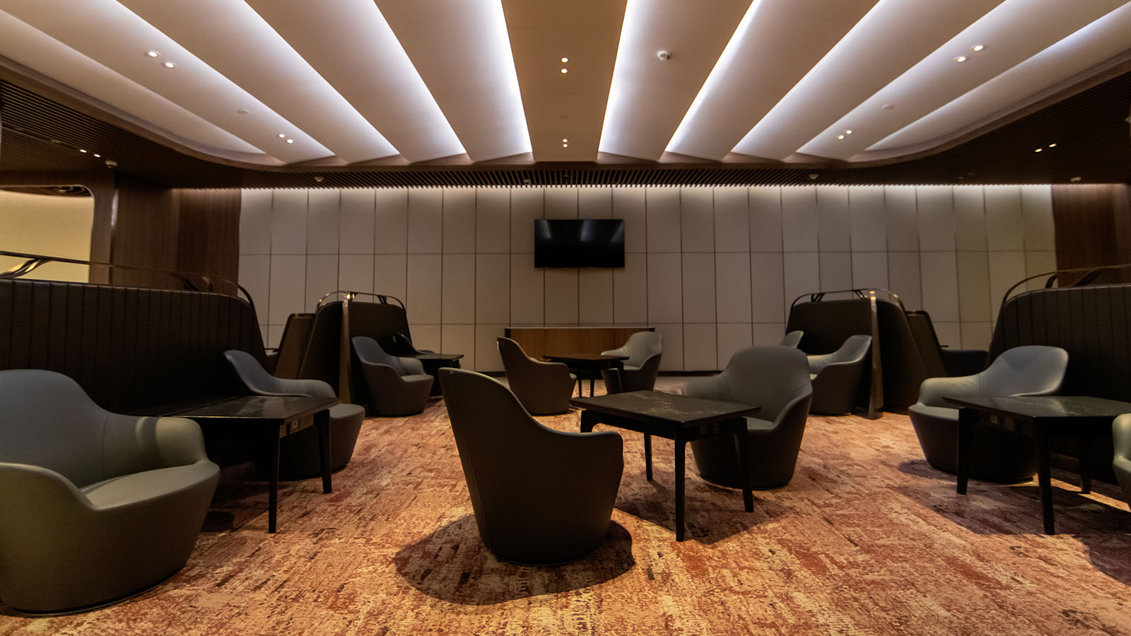 Singapore Airlines' SilverKris First Class Lounge