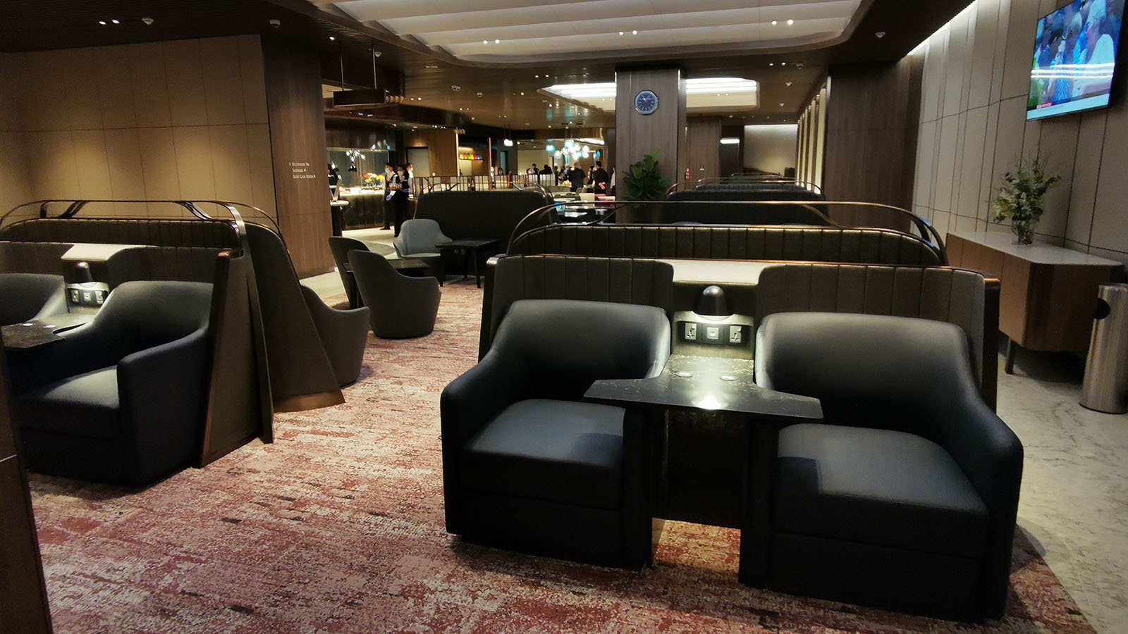 Singapore Airlines' SilverKris First Class Lounge
