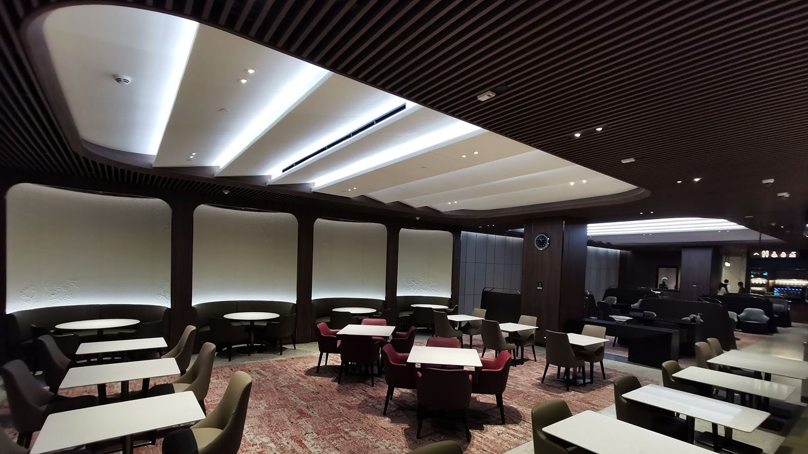 Singapore Airlines' SilverKris First Class Lounge