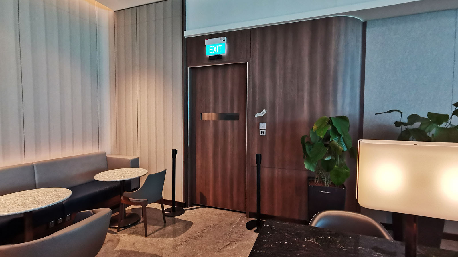 Singapore Airlines' SilverKris Business Class Lounge