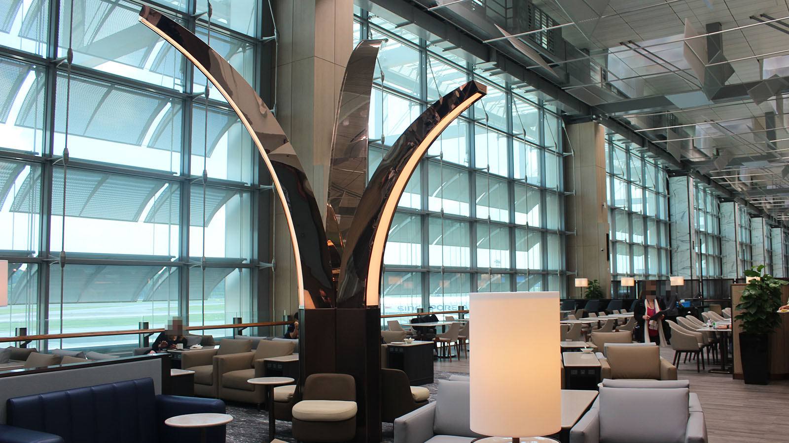 Singapore Airlines' KrisFlyer Gold Lounge