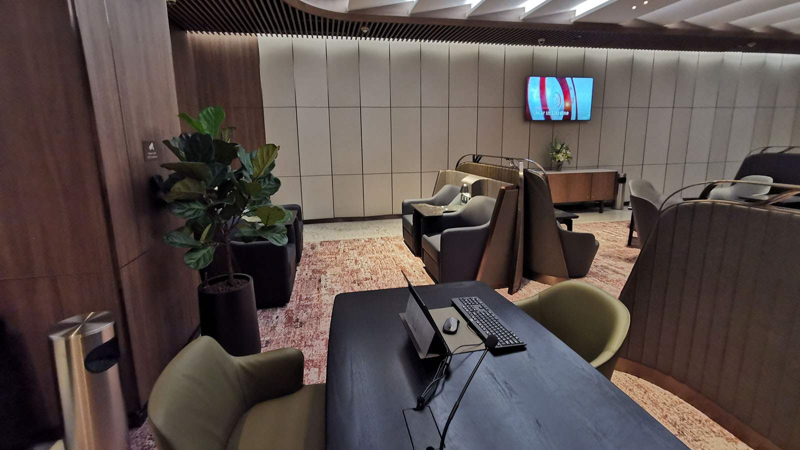 Singapore Airlines SilverKris First Class Lounge Singapore
