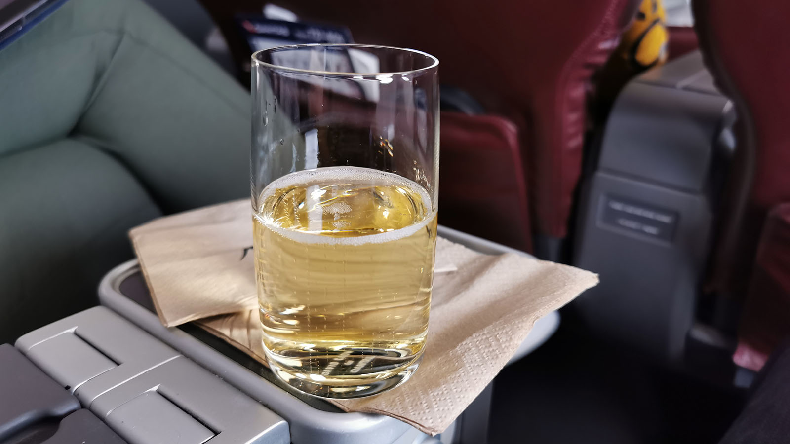 Qantas Boeing 737 Business Champagne