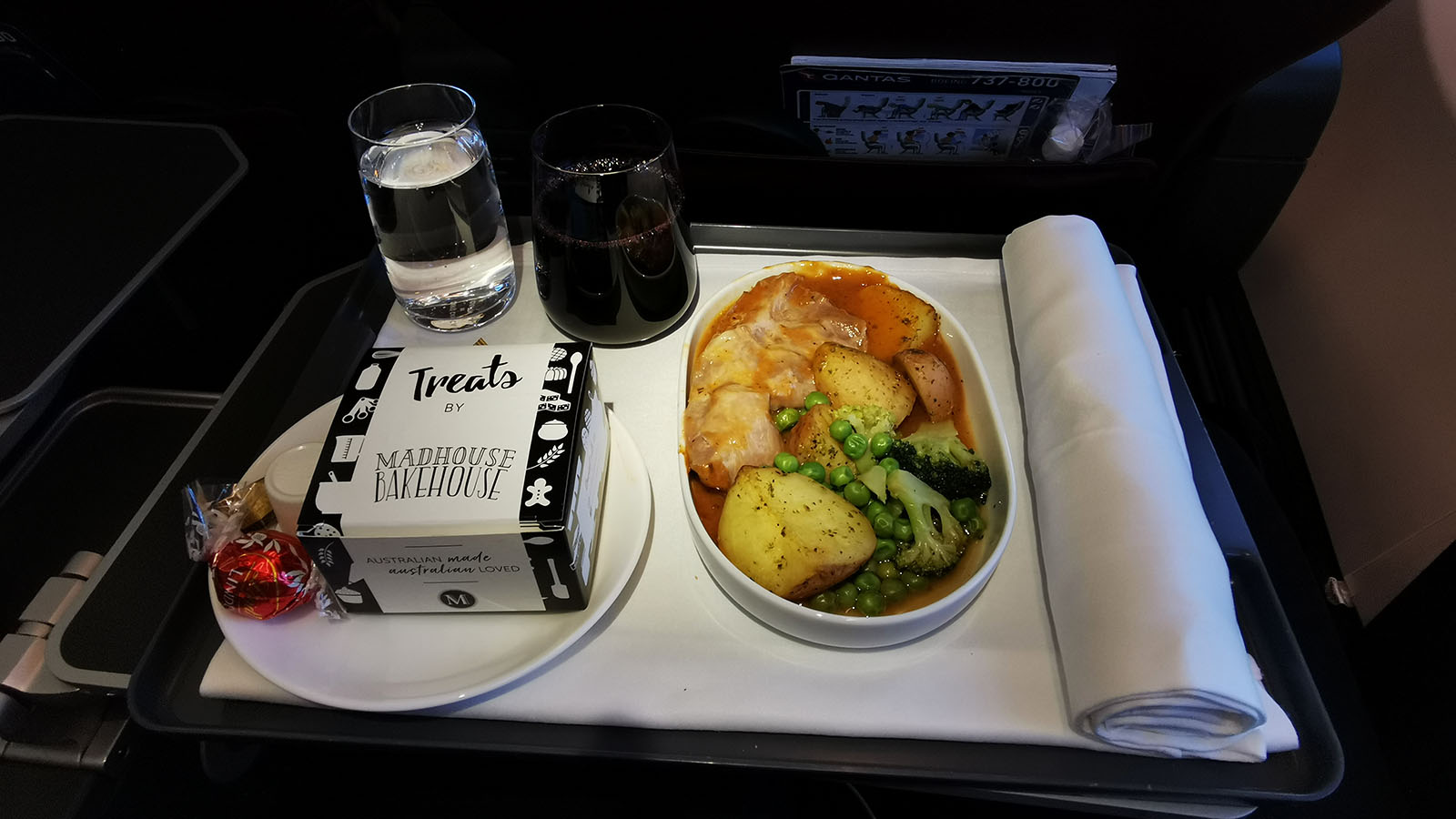 Qantas Boeing 737 Business dinner