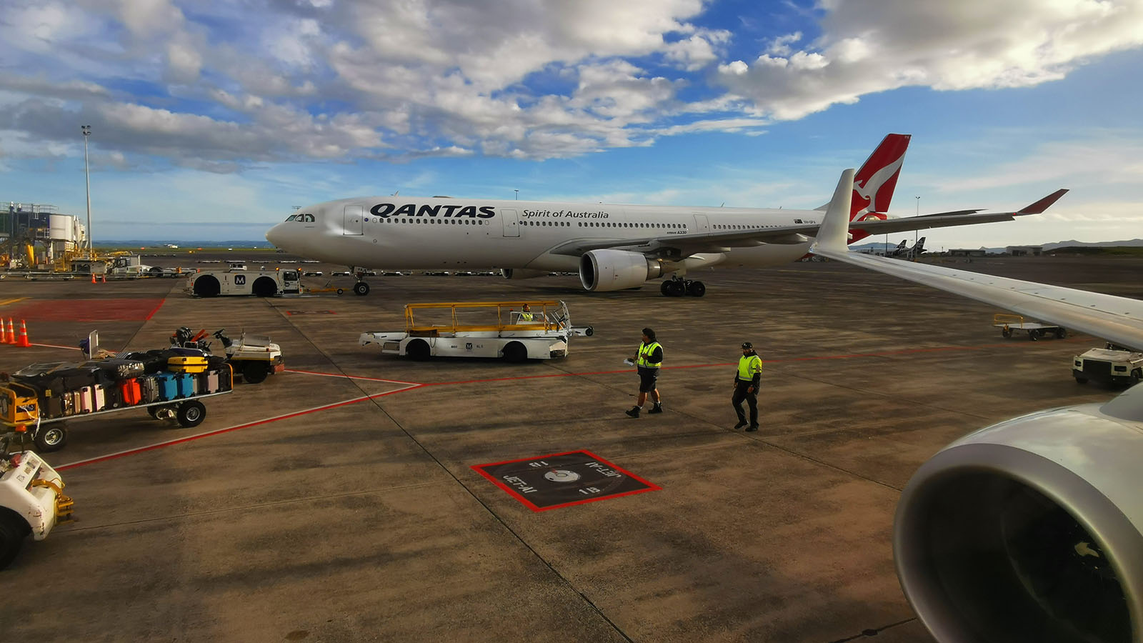 Qantas Boeing 737 Business preparing to depart