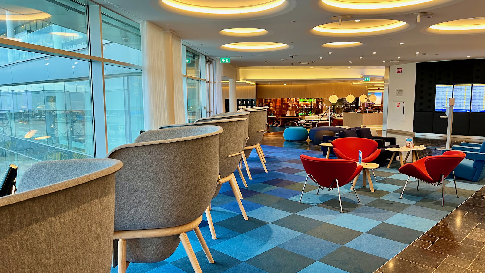 KLM Crown Lounge seating