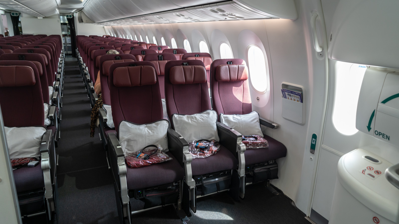 Qantas Boeing 787 9 Economy Review - Infoupdate.org