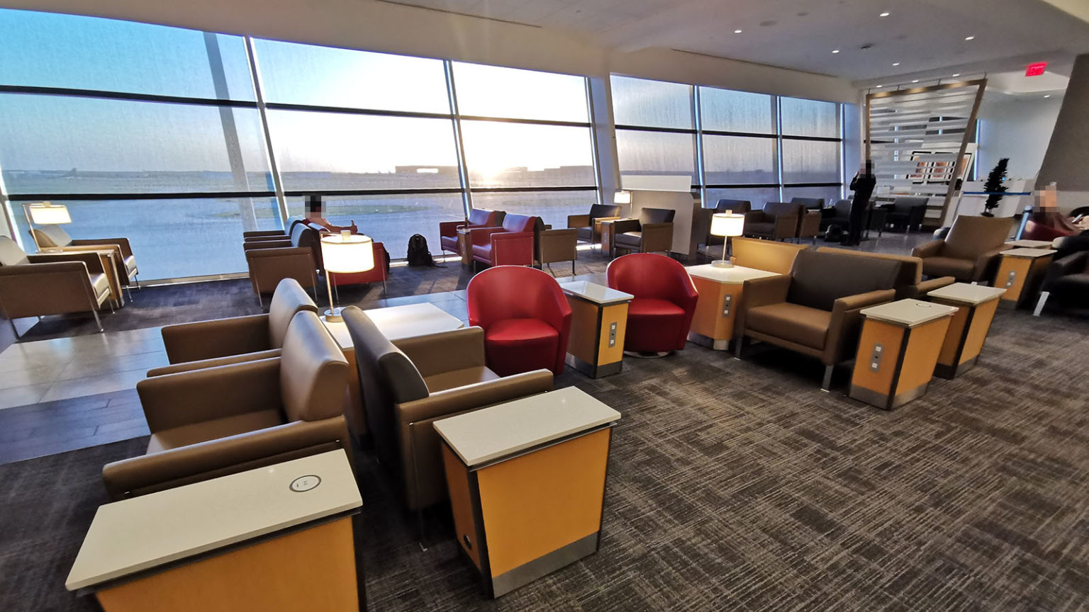 American Airlines Flagship Lounge review, Dallas Fort Worth Point Hacks