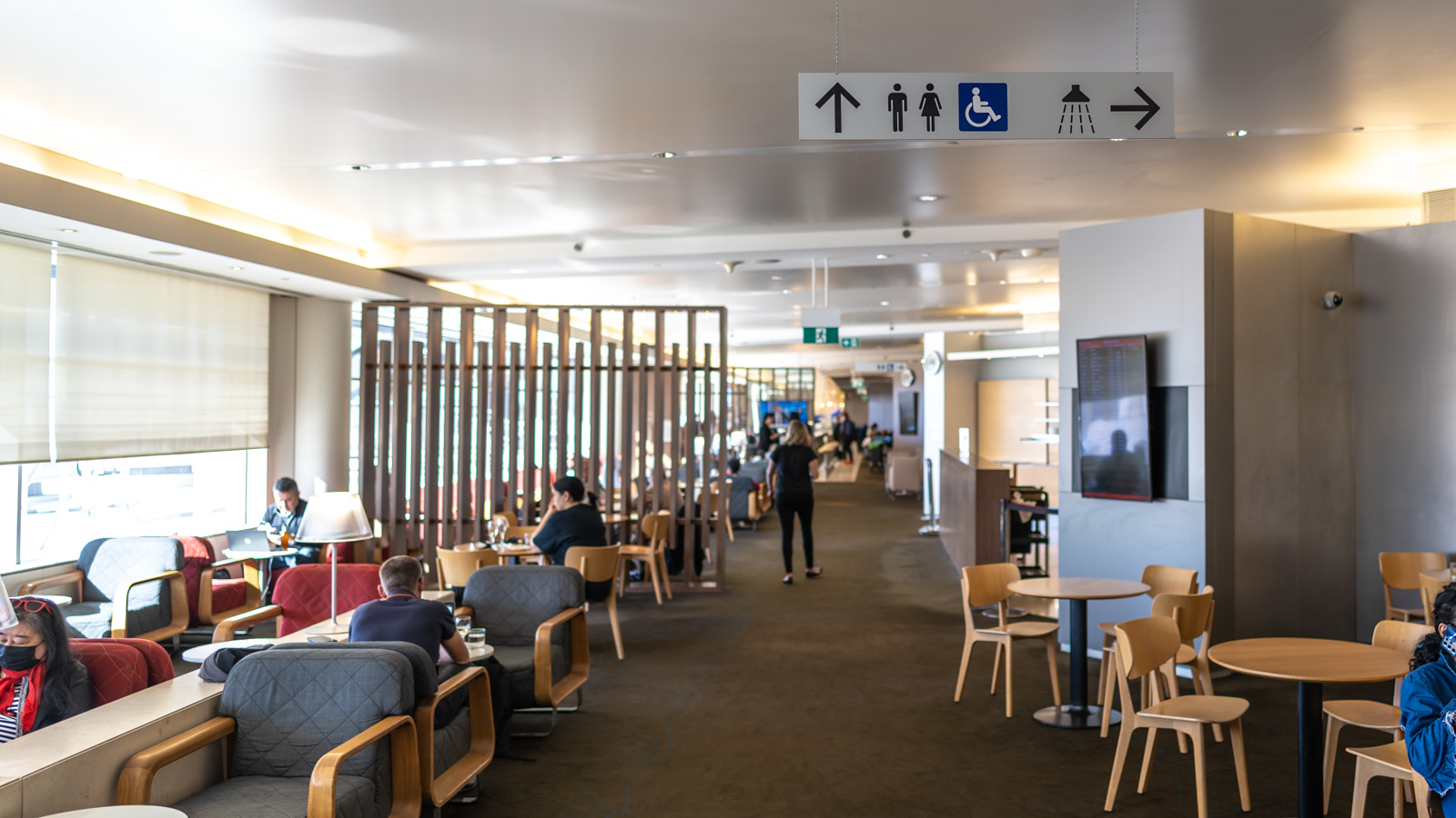 Qantas International Business Lounge Review, Singapore - LoungePair