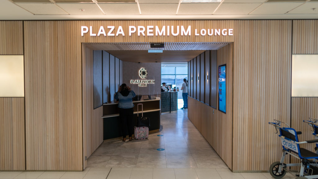 Plaza Premium Lounge, Sydney Point Hacks