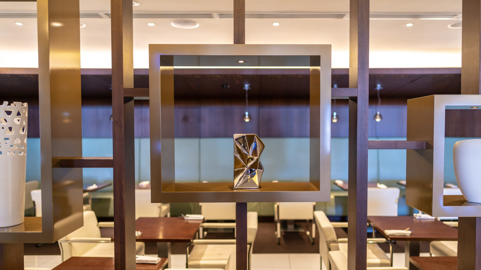 Review The House lounge, Sydney [2022] Point Hacks
