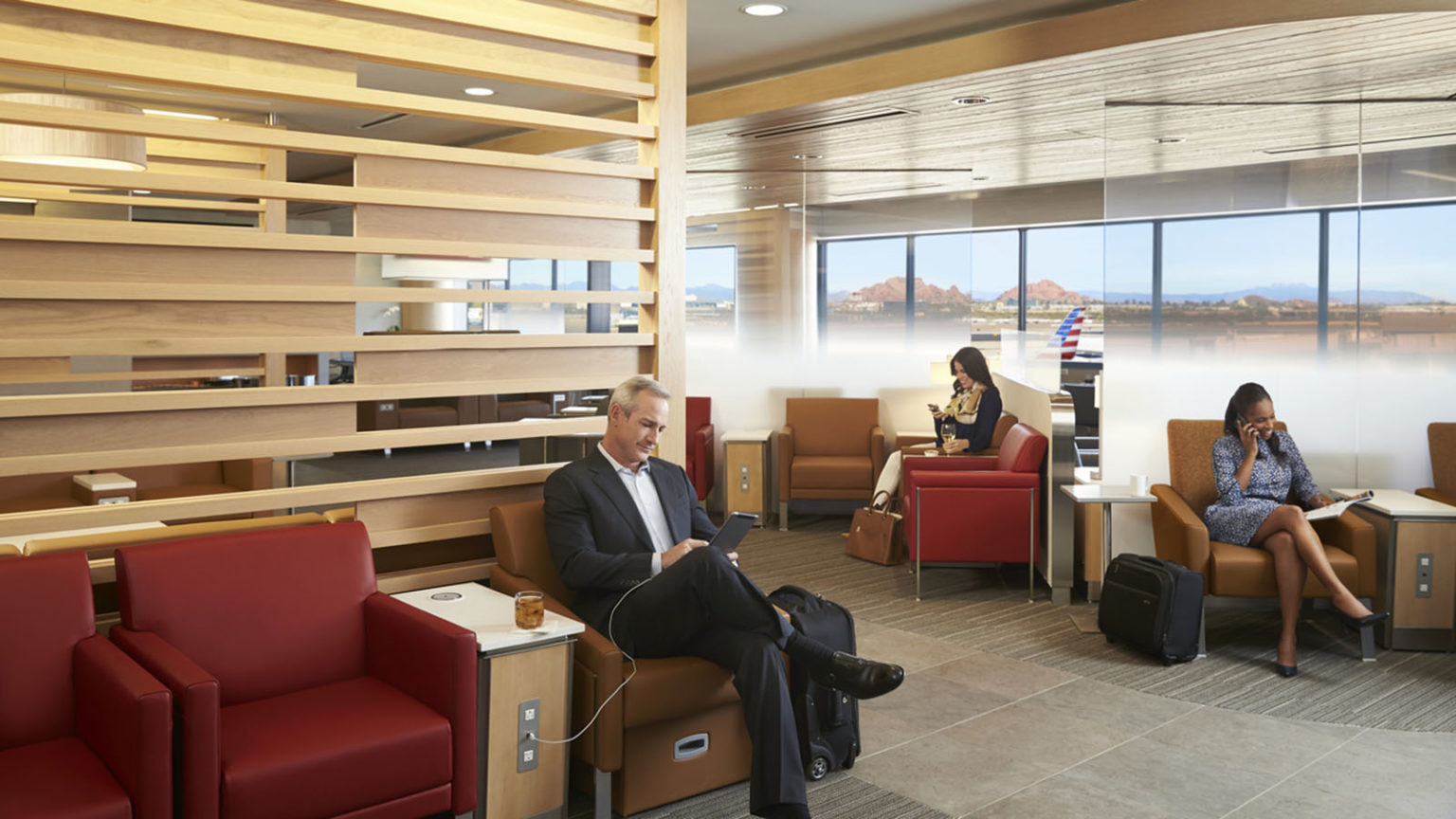 The difference between AA Admirals Club & Flagship Lounge Point Hacks