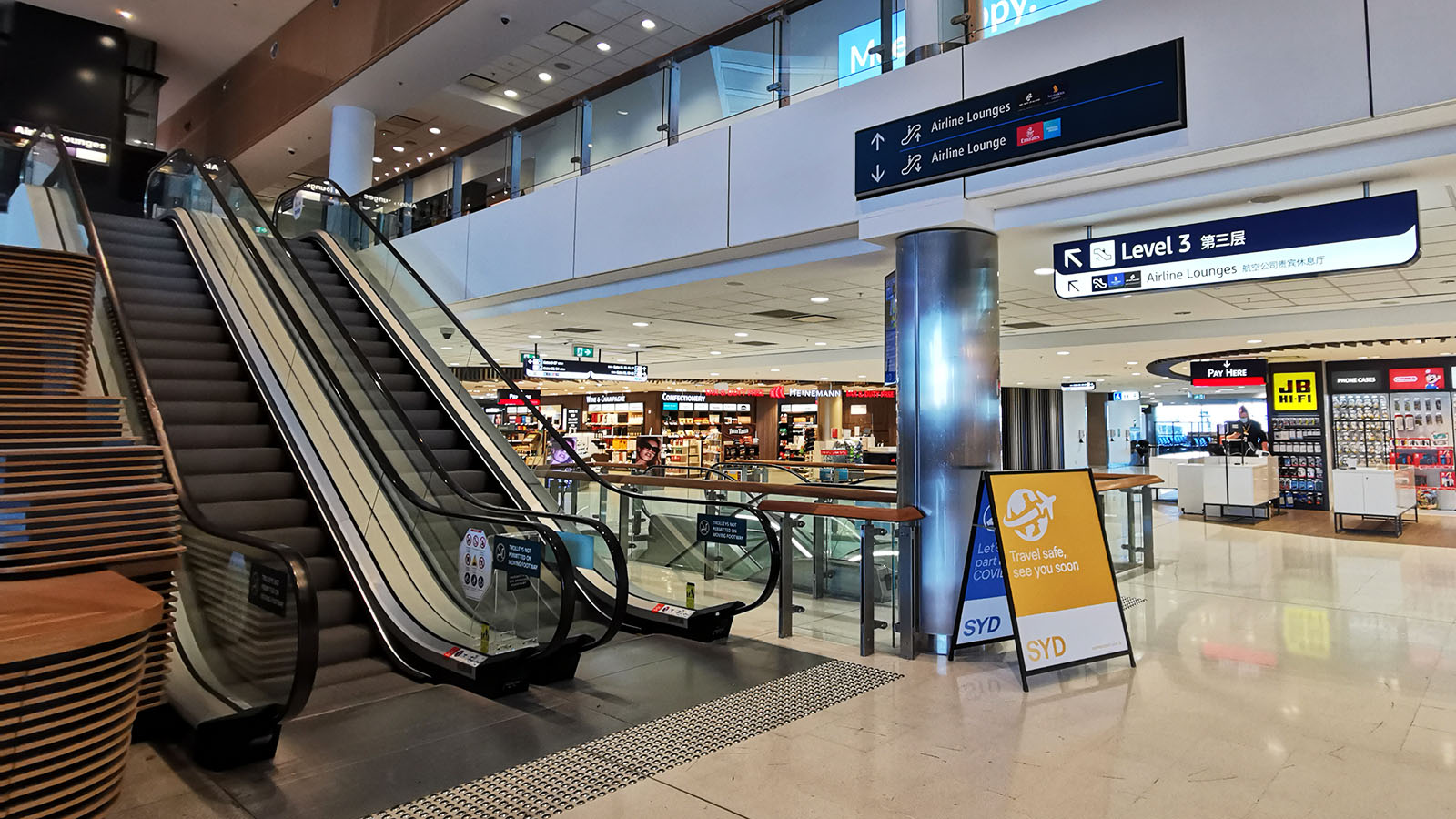 Singapore Airlines' SilverKris First Class Lounge