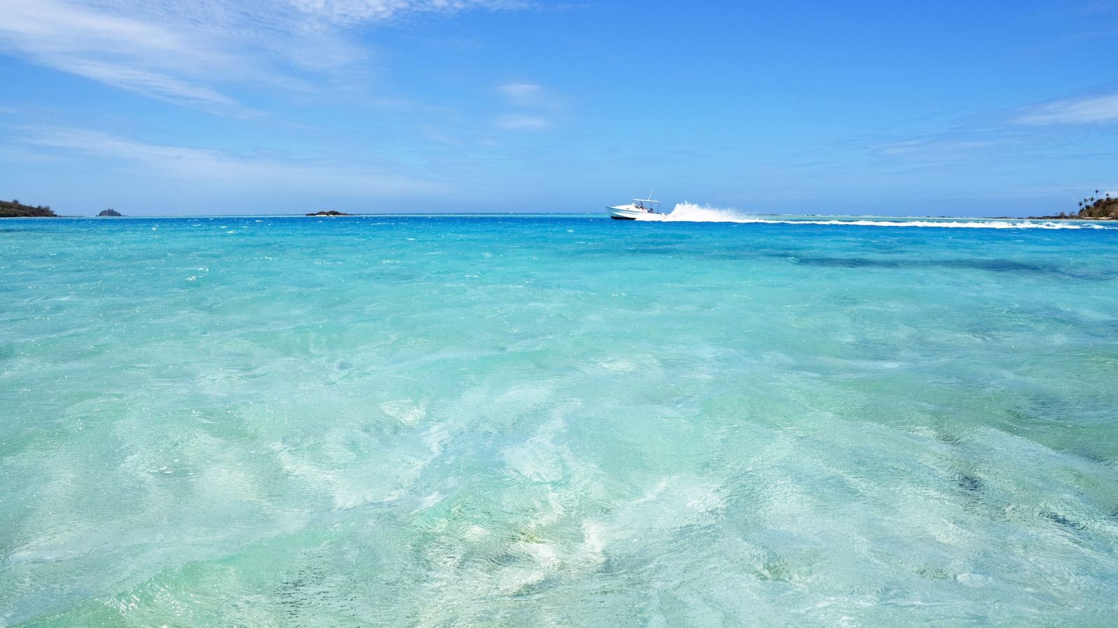 Blue waters of Yasawa Islands, Fiji - Point Hacks