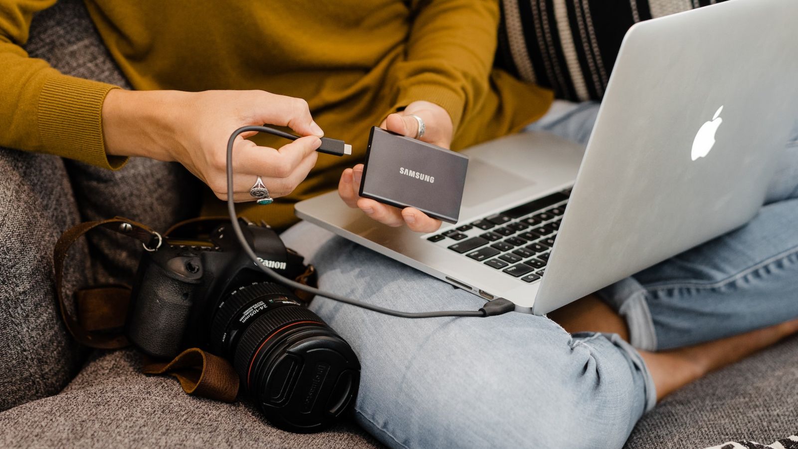 Portable hard drive - travel electronics - Point Hacks