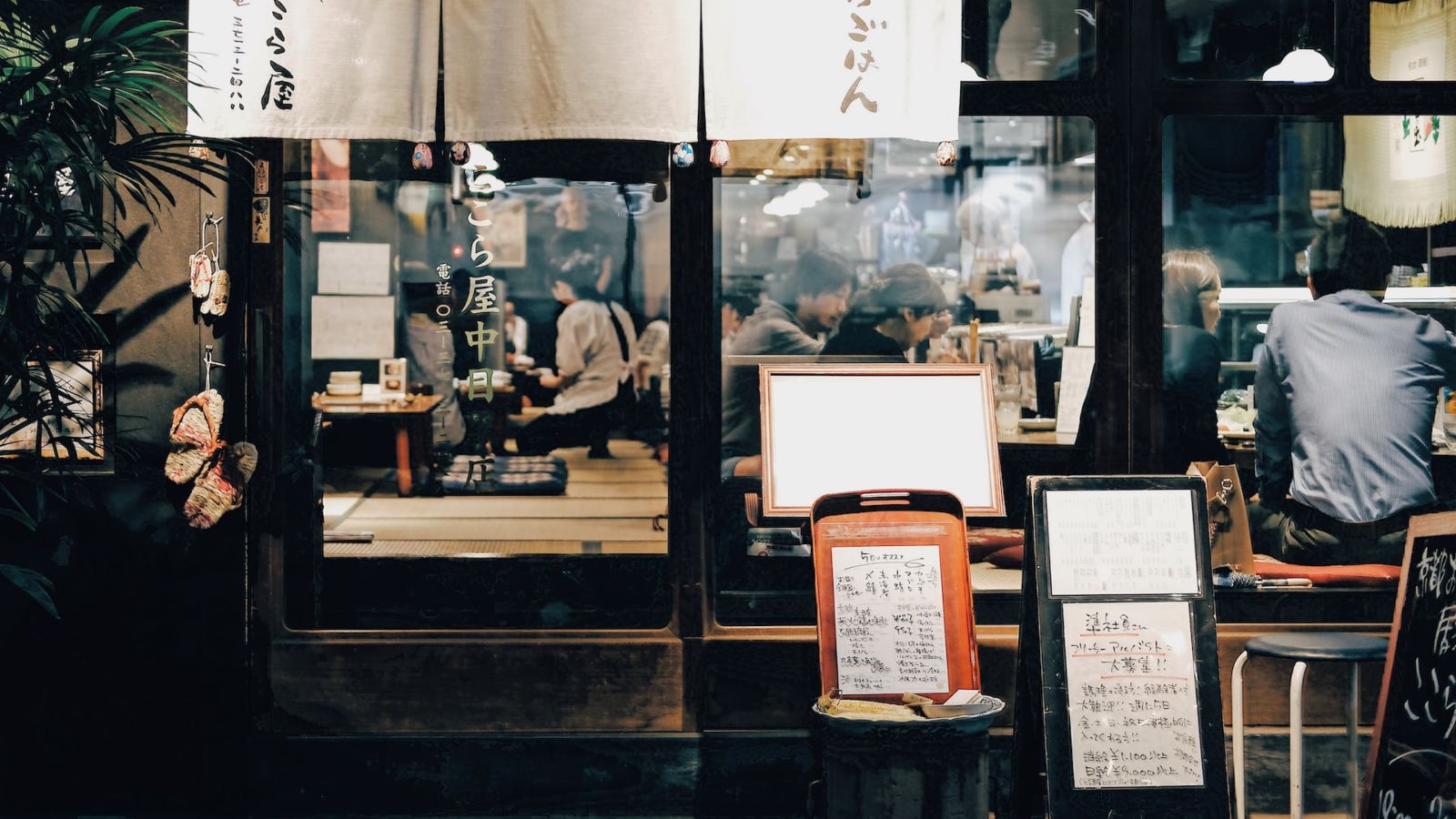 Izakaya in Japan - Point Hacks