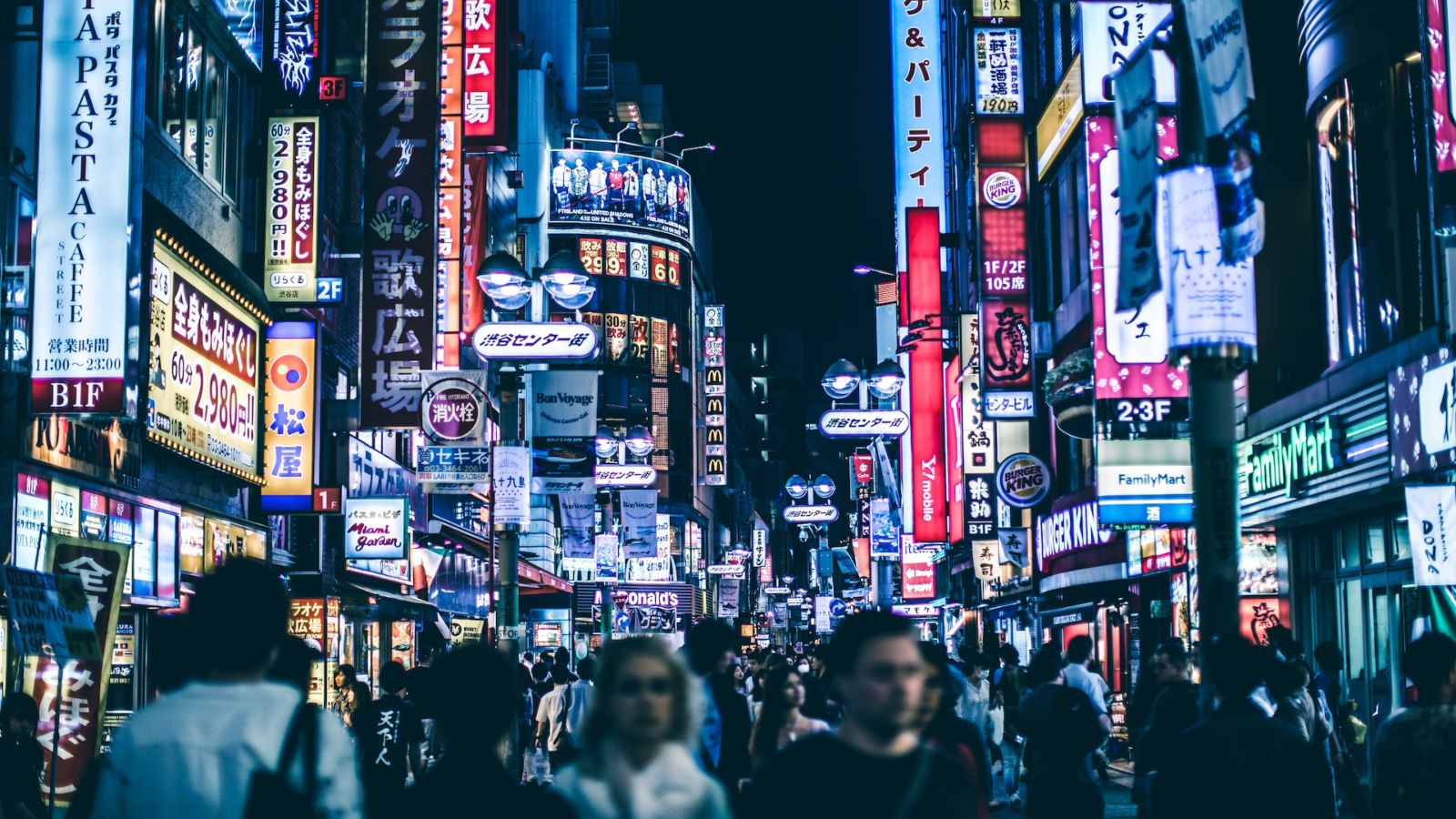 Tokyo streets at night - Point Hacks