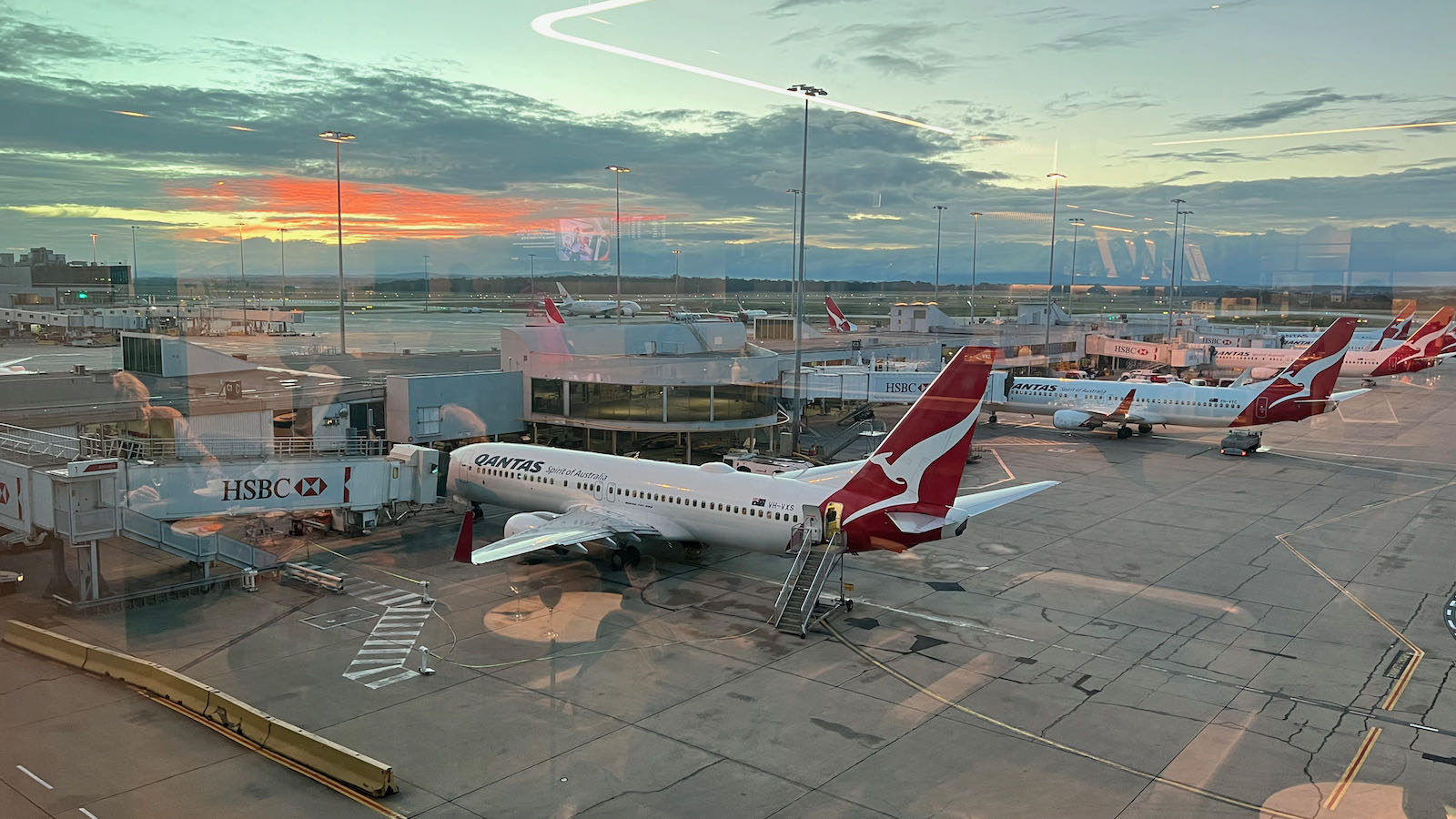 Qantas planes Melbourne