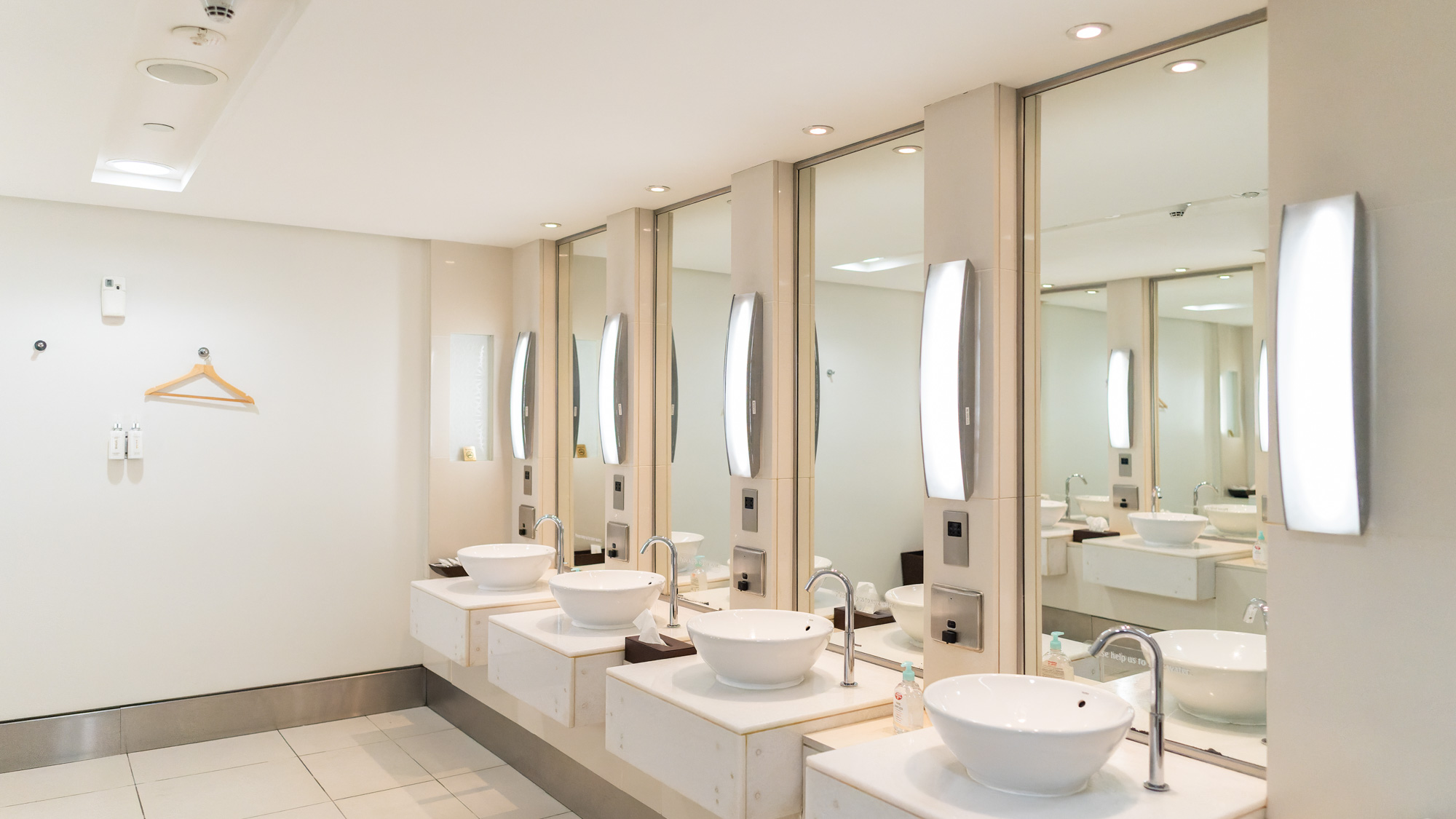 Emirates Dubai First Lounge Concourse B Bathrooms