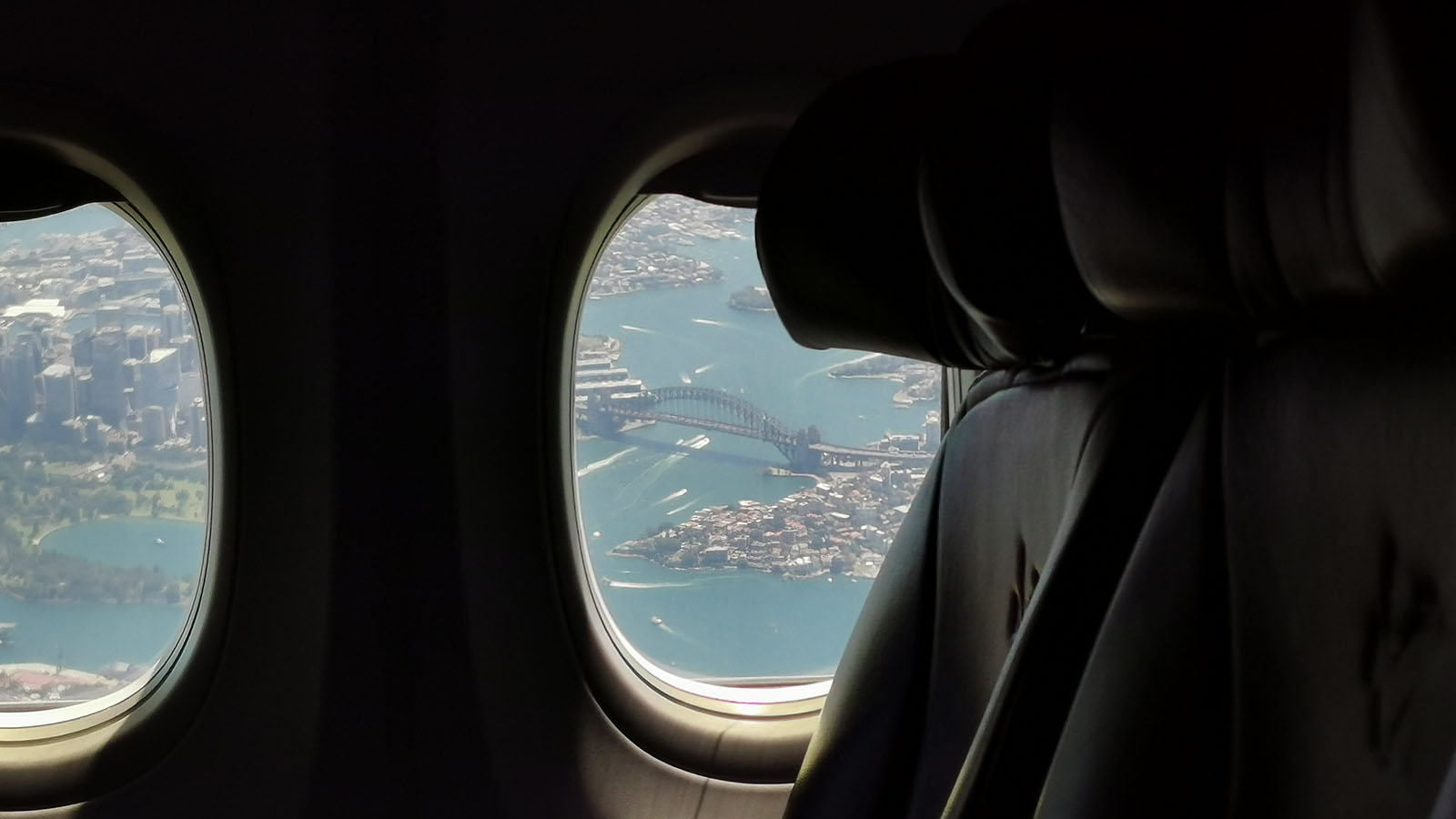 View of Sydney Harbour Bridge from Virgin Australia Boeing 737 Business Class