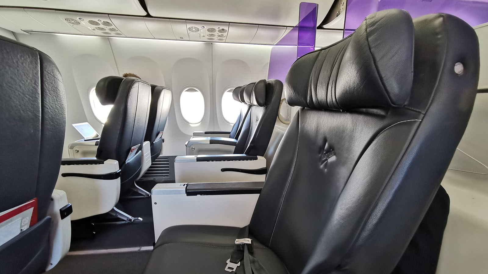 Row 2 in Virgin Australia's Boeing 737 Business Class cabin